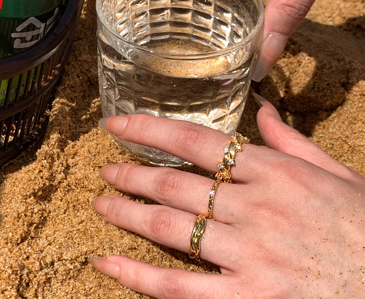 Woven gold diamond-encrusted middle finger index finger open ring women's light luxury niche design fashion personality high sense European and American