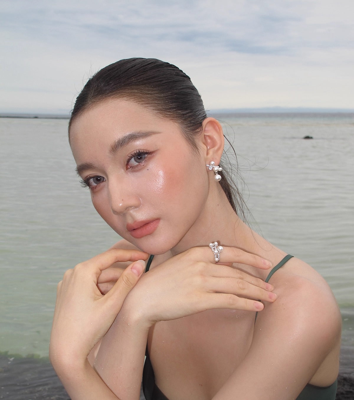 Pearl-set diamond open ring, women's adjustable light luxury niche design, high sense 2025 new middle finger ring