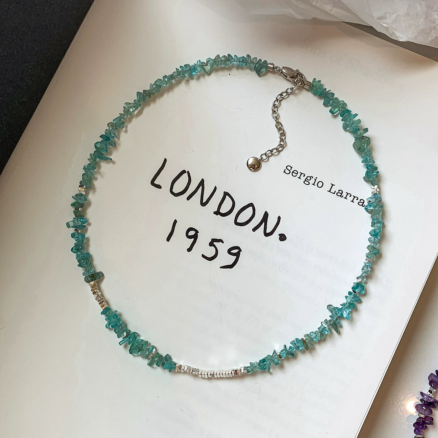 Natural green glazed crystal color broken silver necklace for women, suitable for summer seaside light luxury high-end blue-green necklace