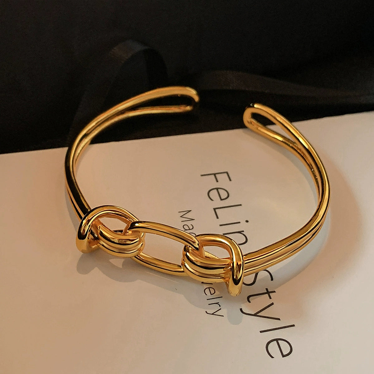 European and American style metal knotted bracelet women's light luxury niche exaggerated personality advanced sense 2025 new temperament accessories