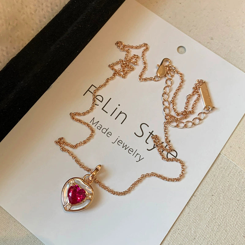 Pink zircon love pendant necklace women's high-end accessories light luxury niche 2025 new heart-shaped collarbone chain neck chain