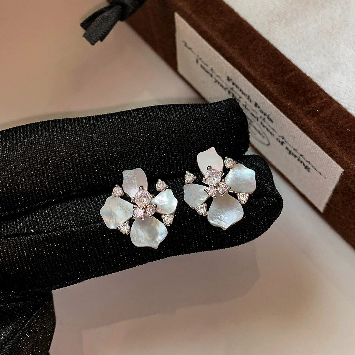 925 Silver Needle Natural White Fritillary Zircon Diamond Earrings Ladies 2025 Super Fire Premium Temperament Stud Earrings Earrings