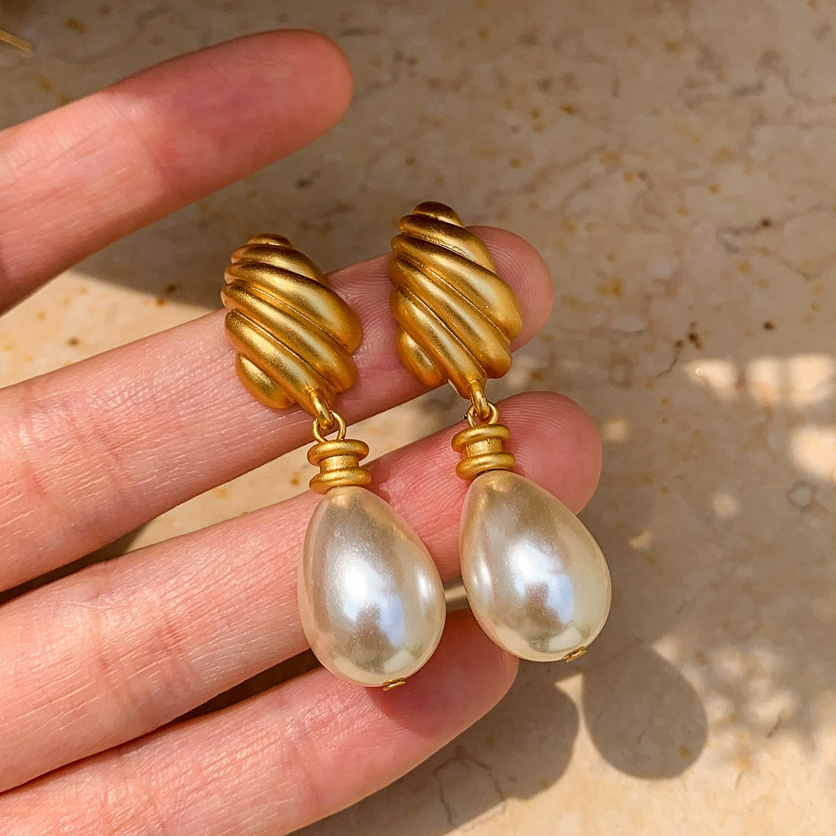 Seaside vacation wind frosted metal pearl pendant earrings women's summer face small French high-end earrings earrings