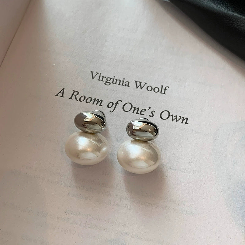 S925 silver needle flat steamed bread big pearl stud earrings women's light luxury niche design sense high-end unique earrings earrings