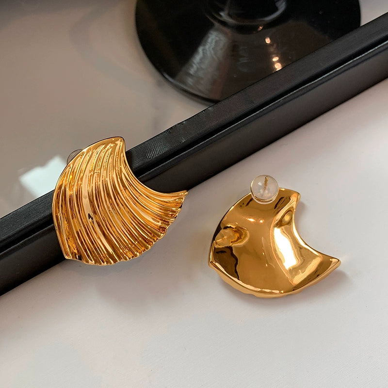 European and American retro gold and silver wave big stud earrings women's light luxury niche unique temperament design sense high-end earrings earrings