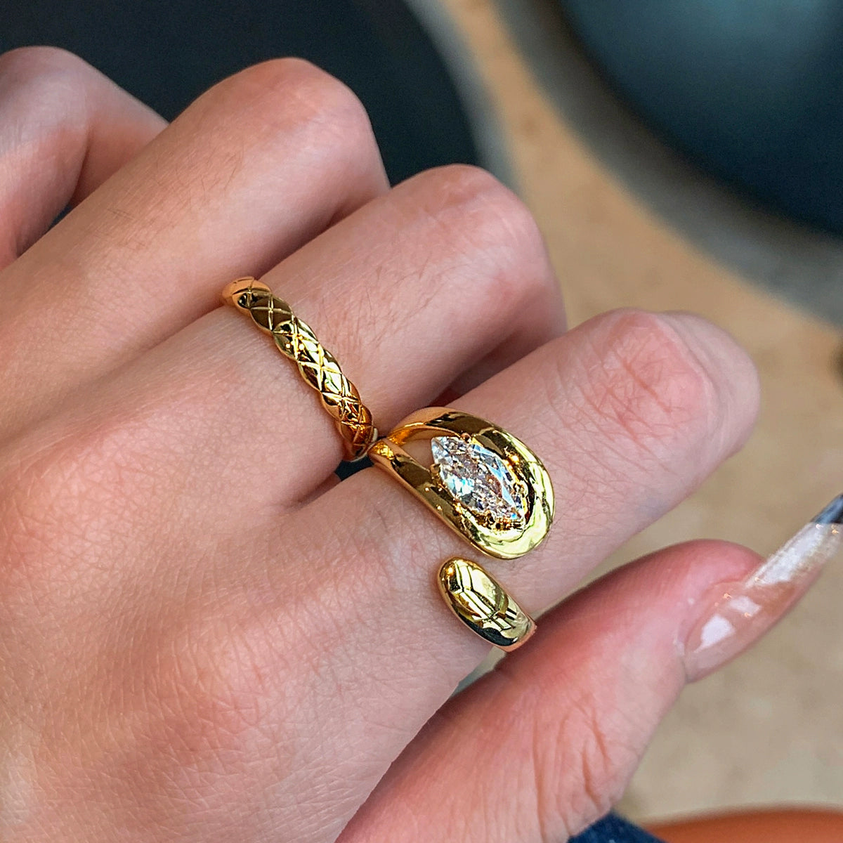 European and American exaggerated personality diamond-encrusted zircon index finger open ring women's light luxury high-end sense gold and silver do not fade and can be adjusted