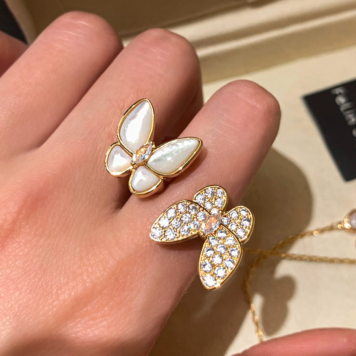 Natural white fritillary diamond zircon butterfly ring women's light luxury exquisite fashion niche design partial wealth metaphysical ring