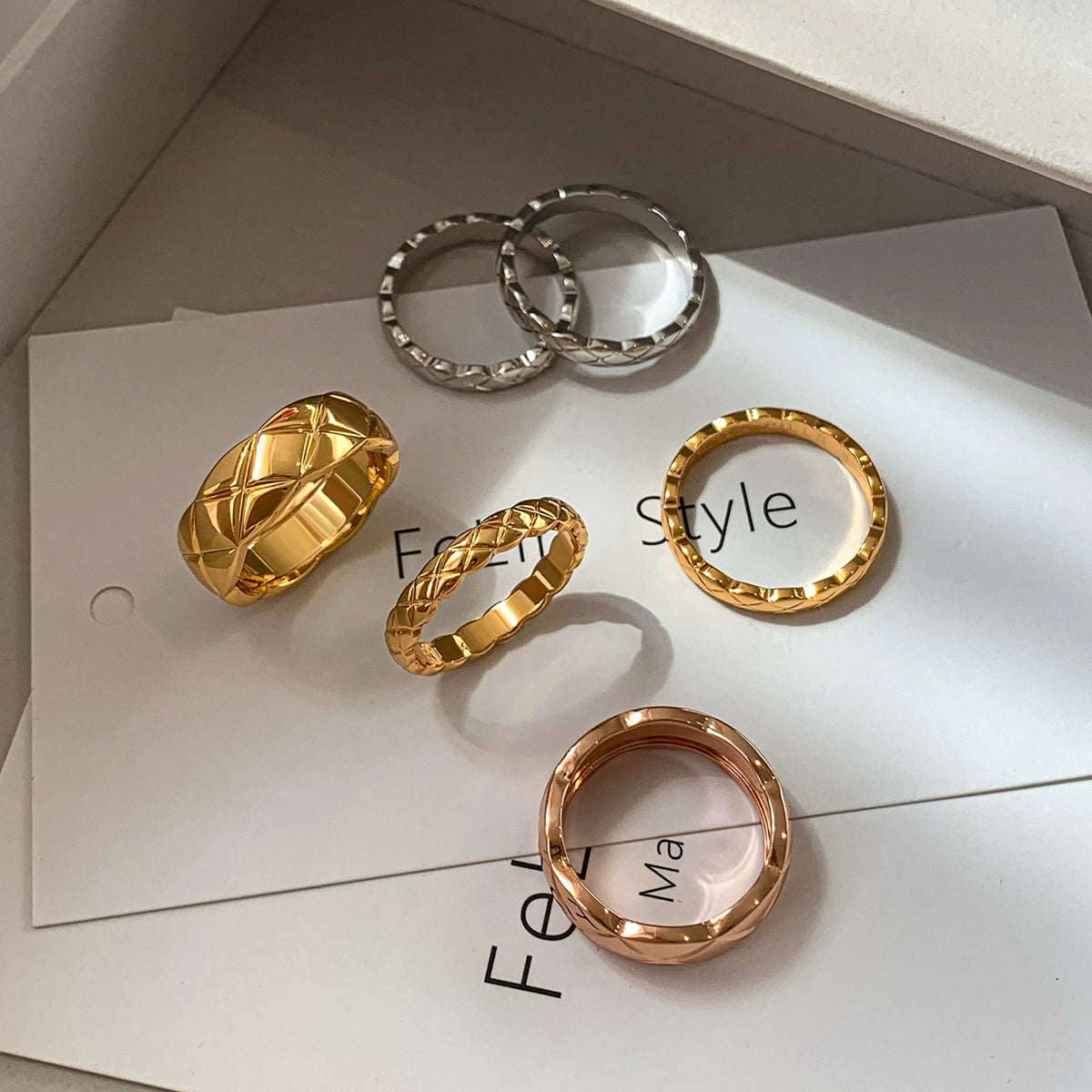 Xiaoxiangfeng rose gold silver rhombus ring women's light luxury exquisite fashion niche design European and American plain ring ring