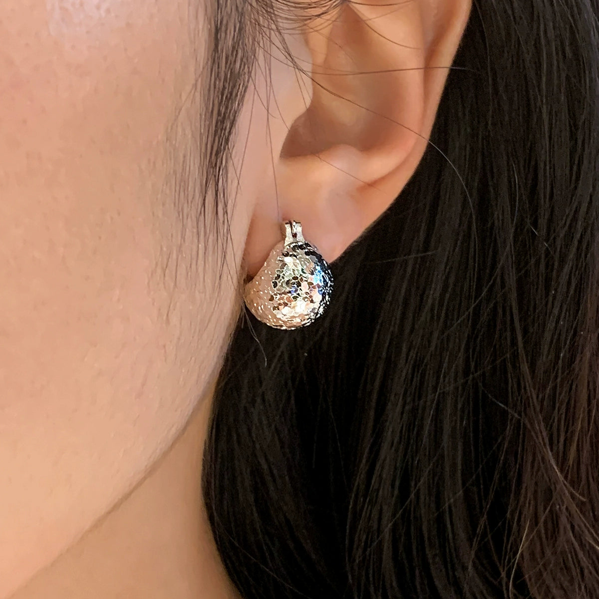 Silver crushed ice ice ball ear buckle women's cold sense temperament light luxury niche high sense 2025 new earrings earrings