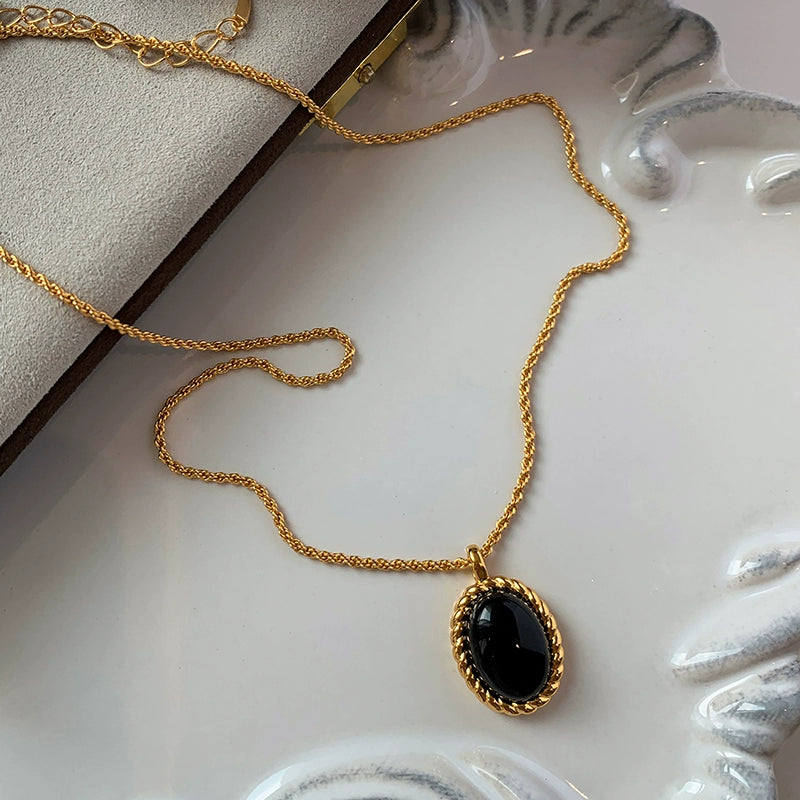 Retro black agate natural white fritillary necklace women's high-end accessories light luxury niche