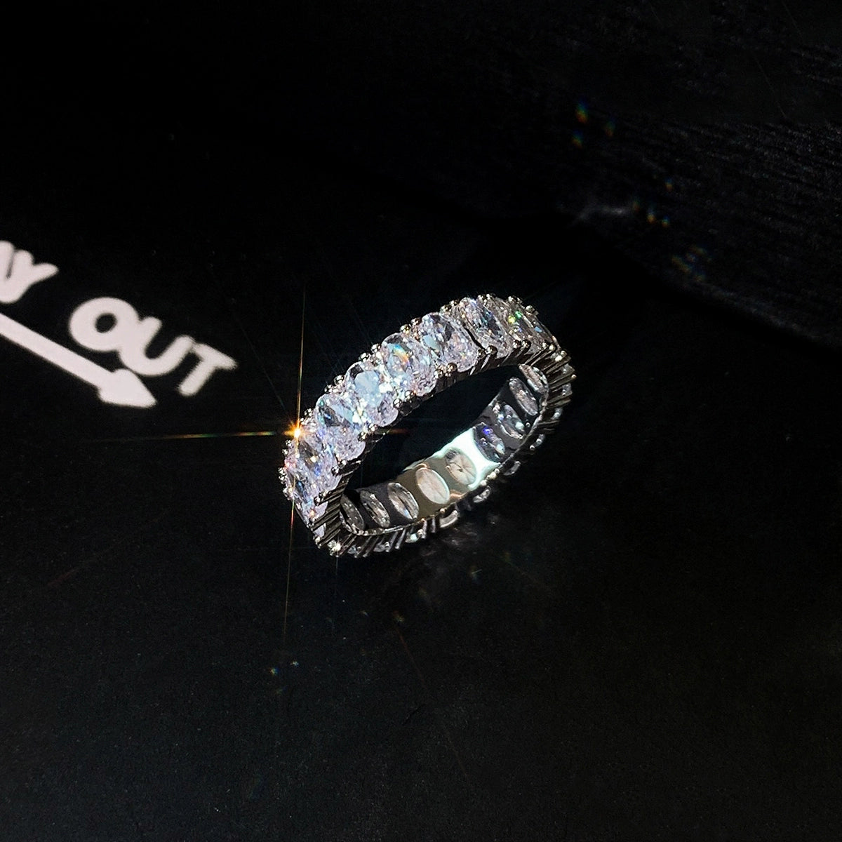 Super flash fire color broken diamond row diamond middle finger index finger ring women's light luxury niche design exquisite high sense 2025 new