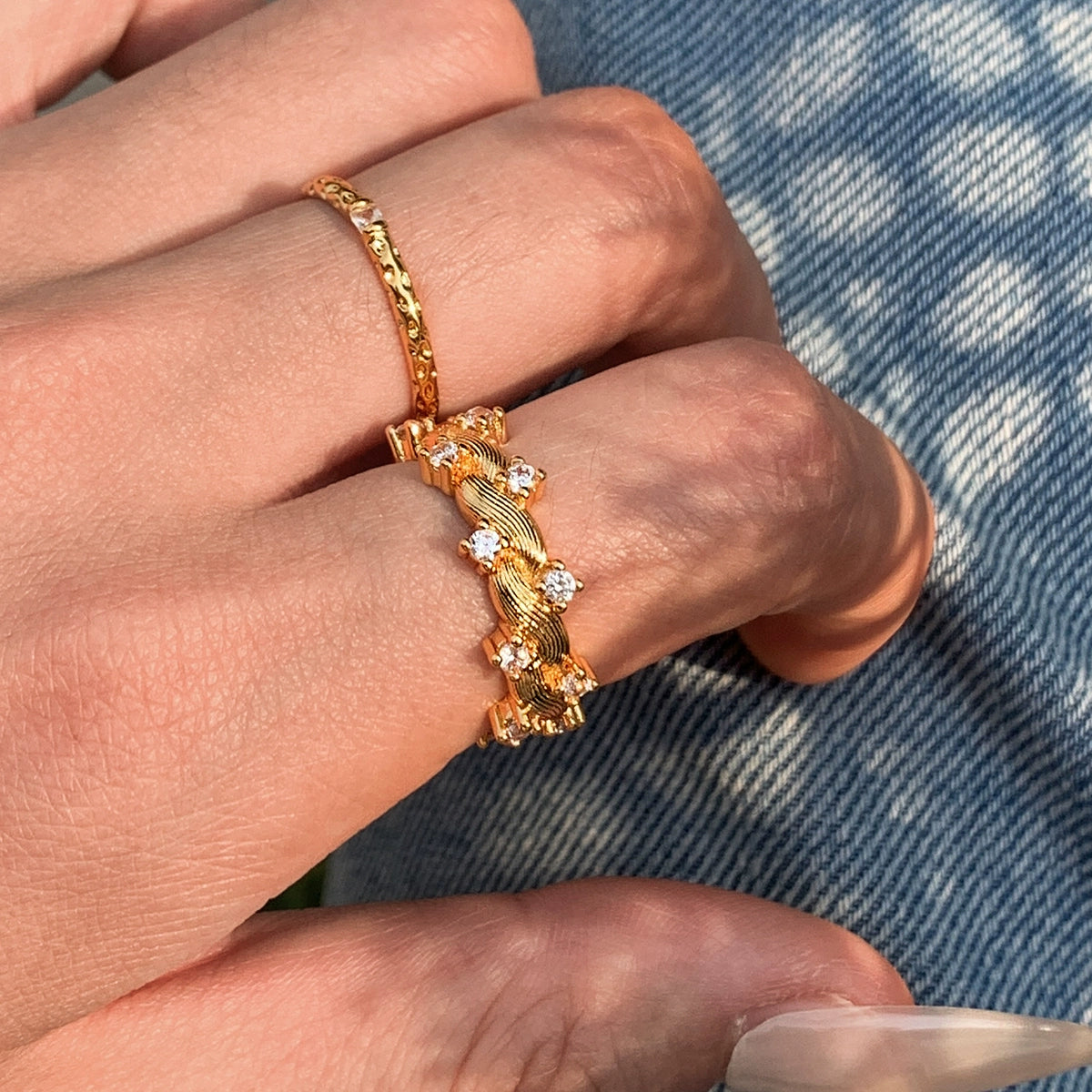 Woven gold diamond-encrusted middle finger index finger open ring women's light luxury niche design fashion personality high sense European and American