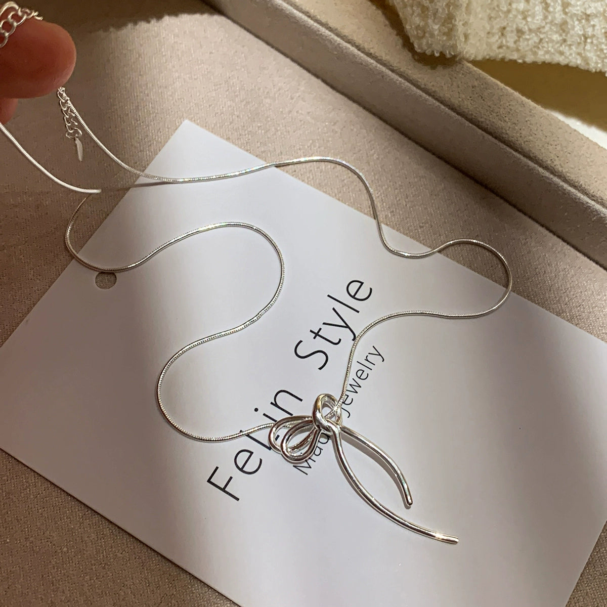 Whole body S925 sterling silver bow pendant necklace women's accessories stacked with light luxury niche high-end exquisite collarbone chain