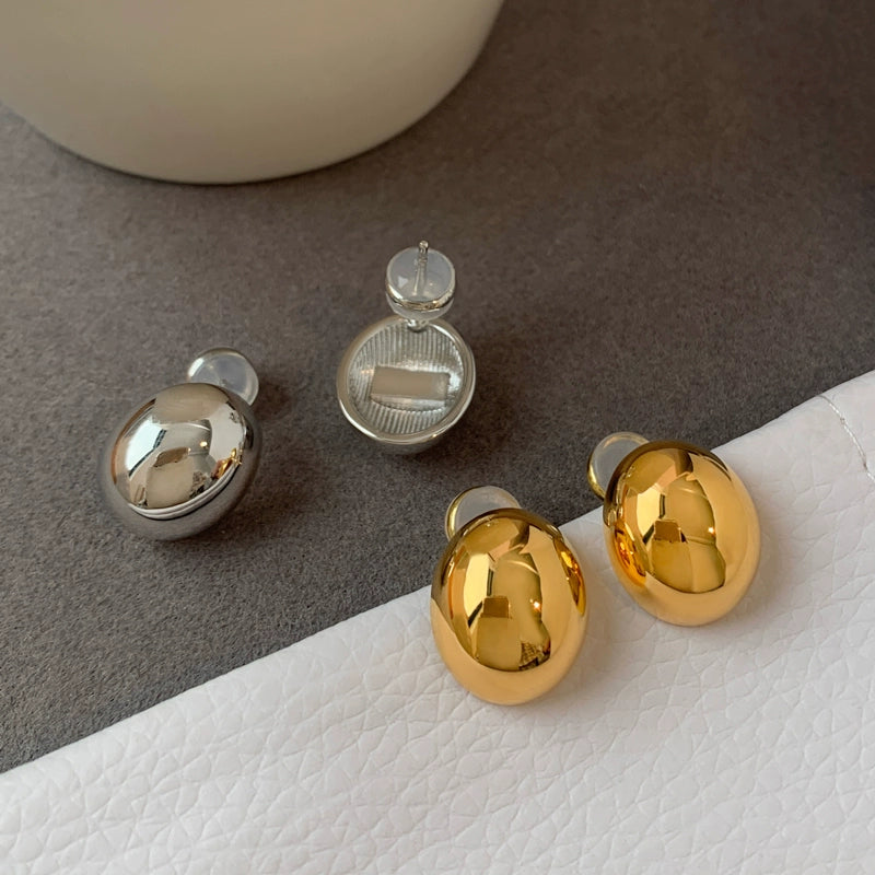 Small and minimalist metal golden beans round spherical earrings women's niche high sense 2025 new gold earrings earrings