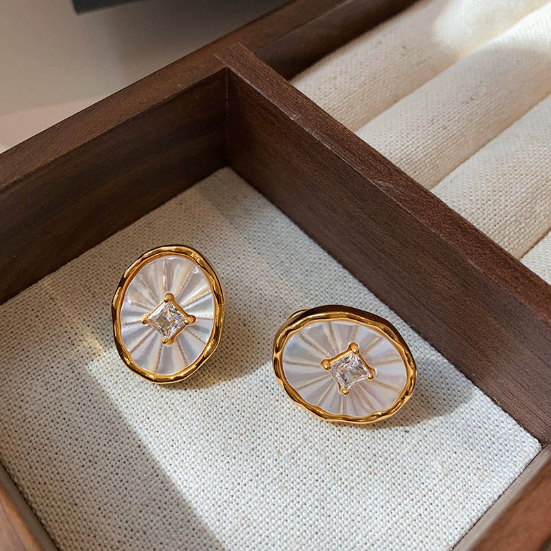 White Fritillary oval zircon earrings women's new French retro high-end sense unique design temperament stud earrings