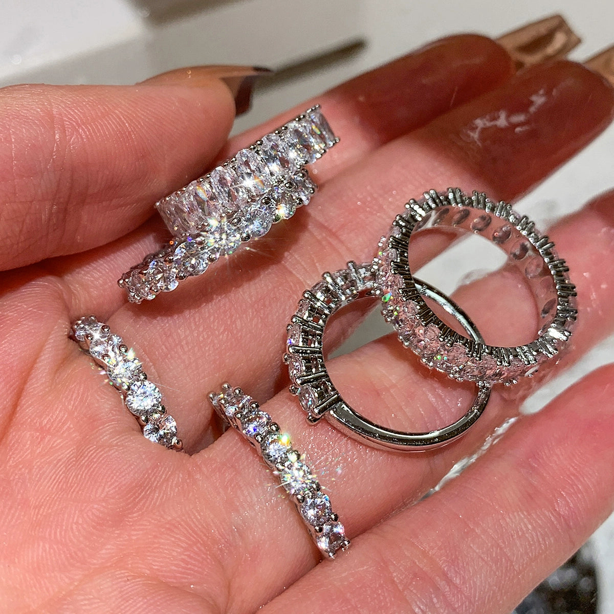 Super flash fire color broken diamond row diamond middle finger index finger ring women's light luxury niche design exquisite high sense 2025 new