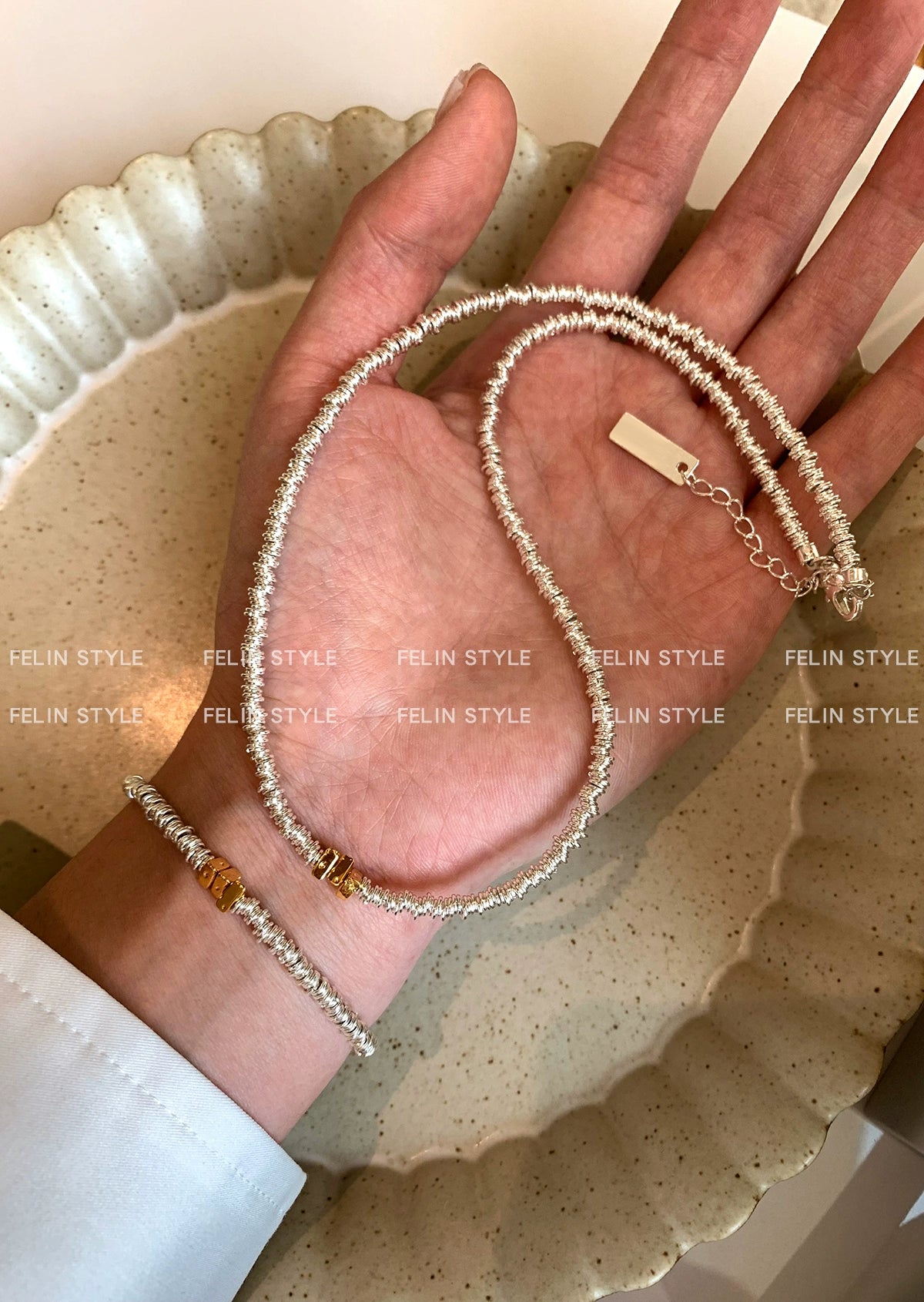 Brushed metal wound broken gold necklace women's accessories 2025 new explosion unique design high-end silver necklace