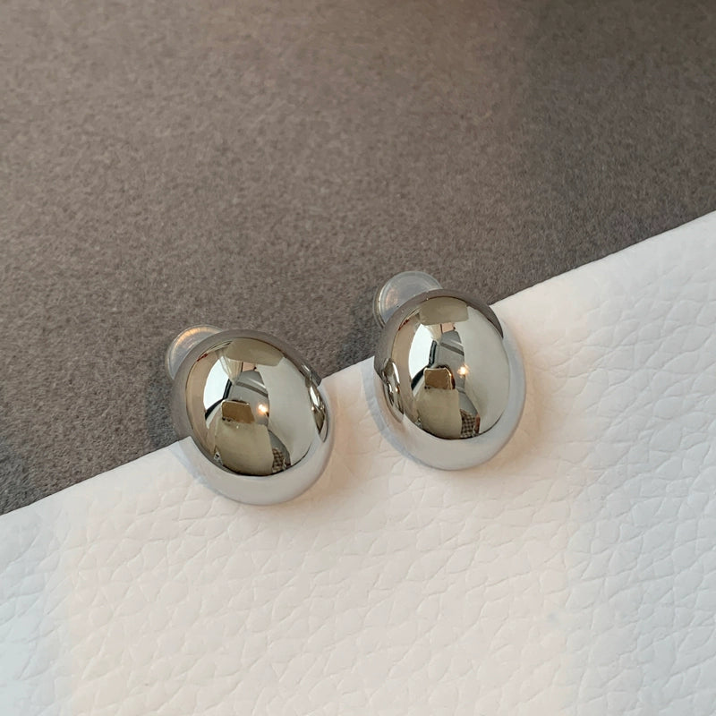 Small and minimalist metal golden beans round spherical earrings women's niche high sense 2025 new gold earrings earrings