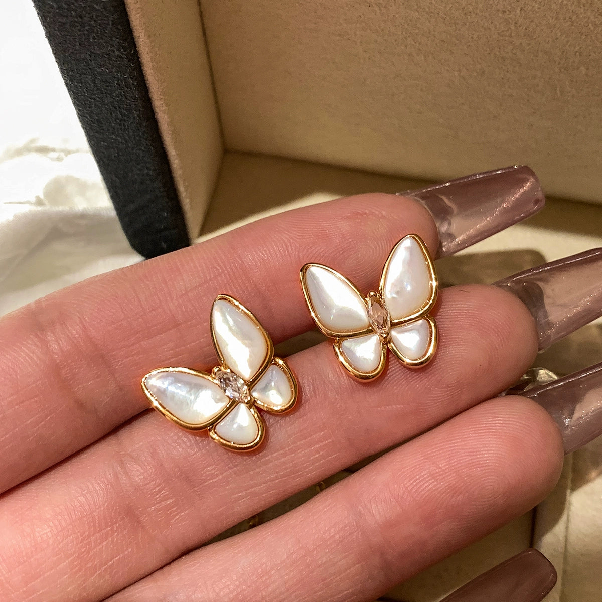 Natural White Fritillary Butterfly Stud Earrings Women's 2025 New Explosion High-end Light Luxury Temperament Rose Gold Earrings Earrings