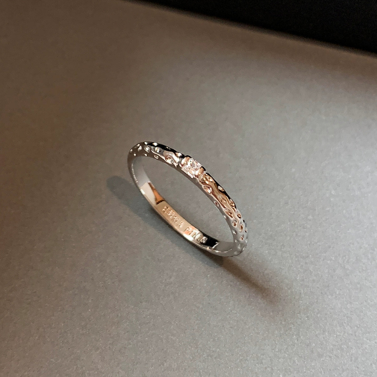 Diamond-encrusted zircon 22K gold silver small sugar cube plain ring ring women's light luxury niche high-end tail ring middle finger index finger