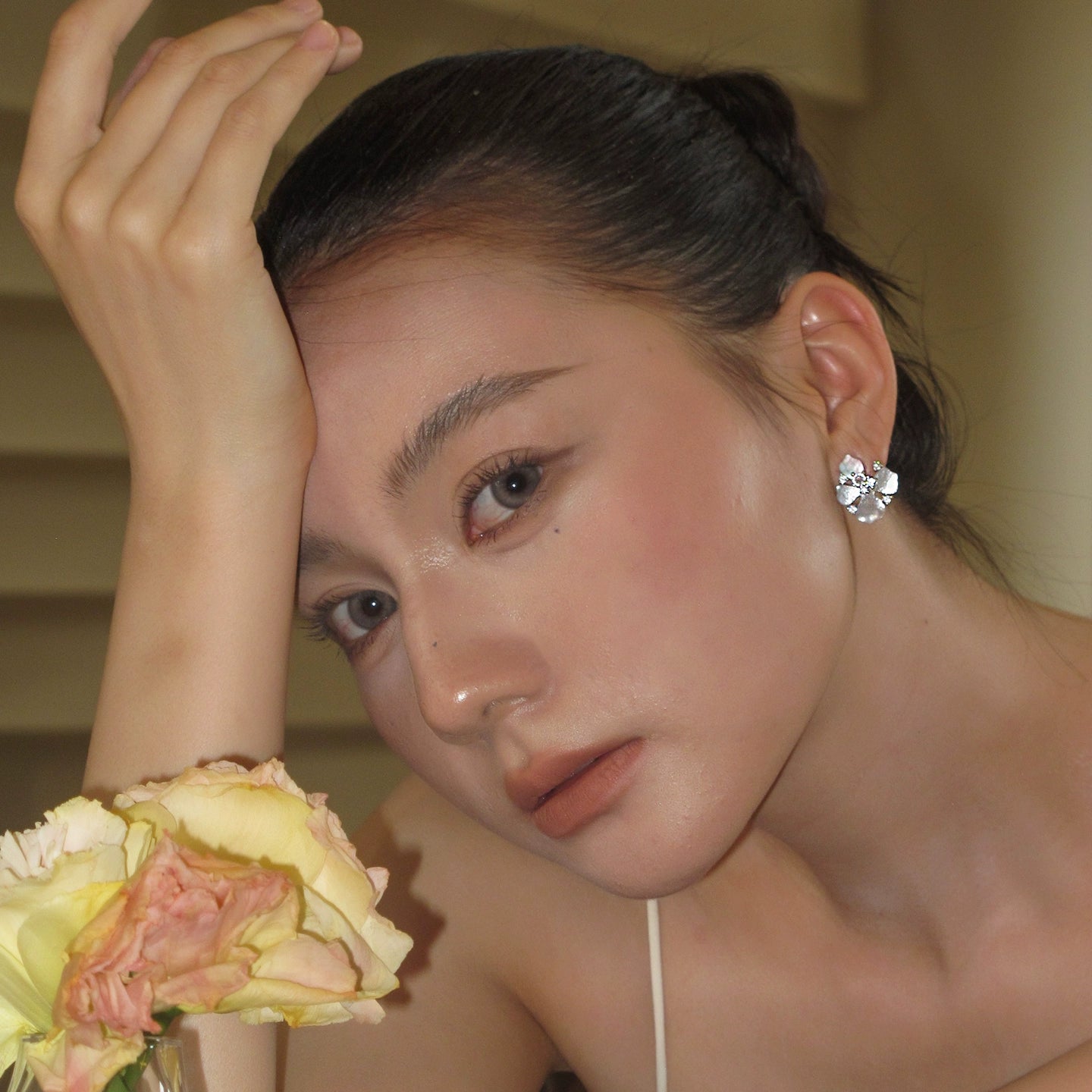 925 Silver Needle Natural White Fritillary Zircon Diamond Earrings Ladies 2025 Super Fire Premium Temperament Stud Earrings Earrings