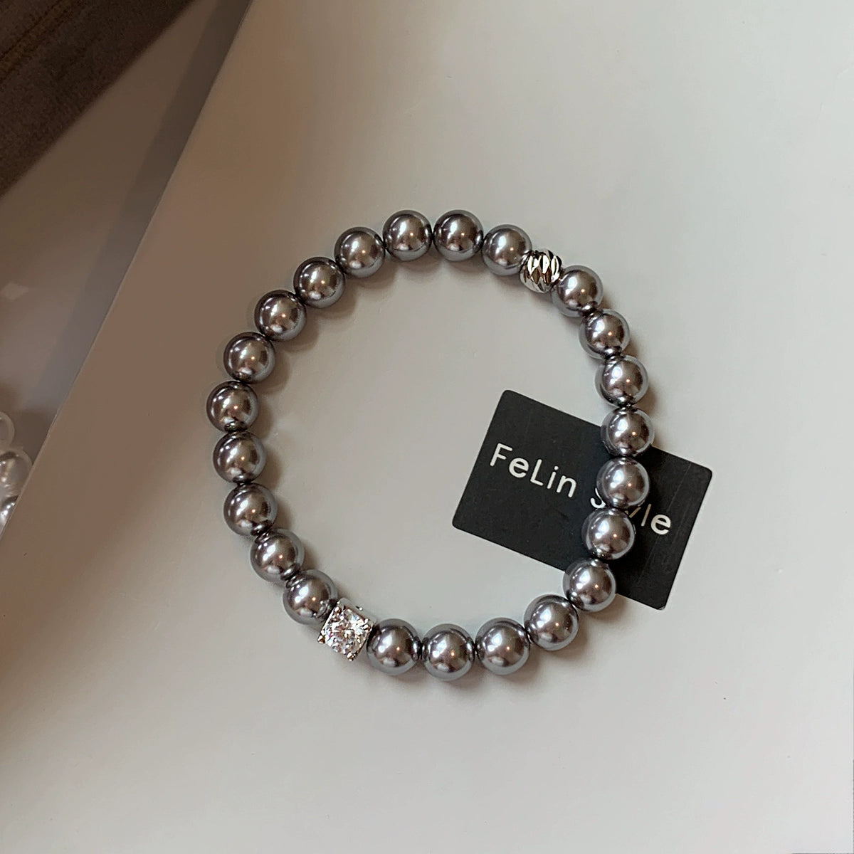 Aurora Maduo, hemp gray Australia white diamond pearl bracelet, girls light luxury exquisite niche 2025 new bracelet.