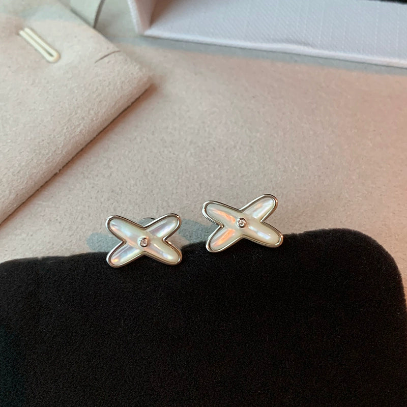 Natural white fritillary necklace women's high-end accessories exquisite light luxury niche rose gold 2025 new collarbone chain neck chain