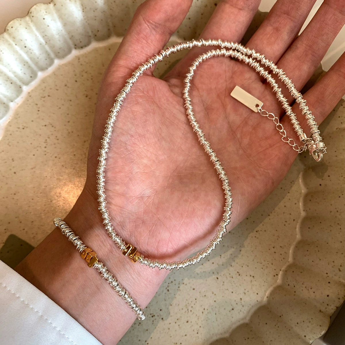 Brushed metal wound broken gold necklace women's accessories 2025 new explosion unique design high-end silver necklace