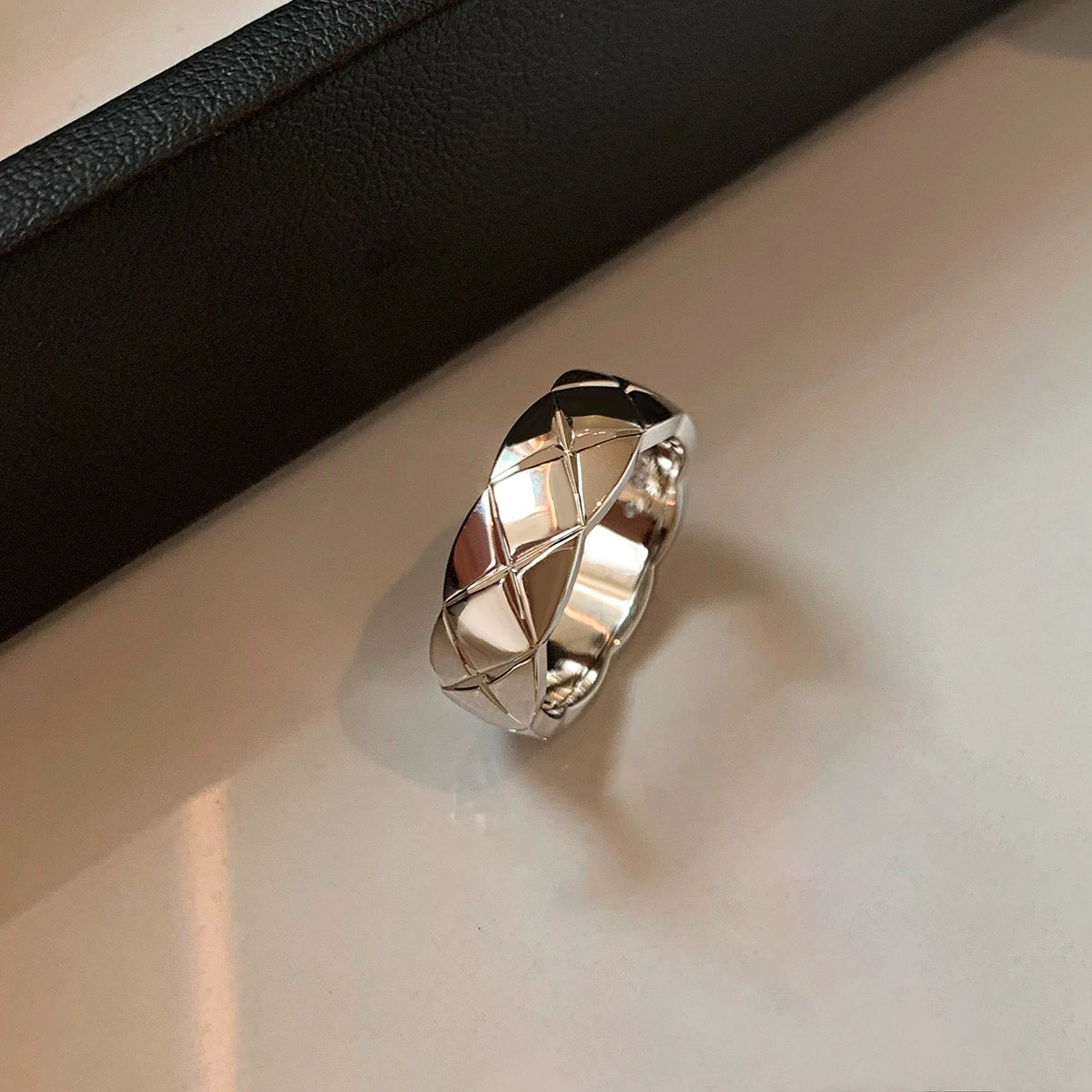 Non-fading metal small fragrant wind rose gold silver rhombus pattern plain ring index finger middle finger ring women's light luxury high-end sense