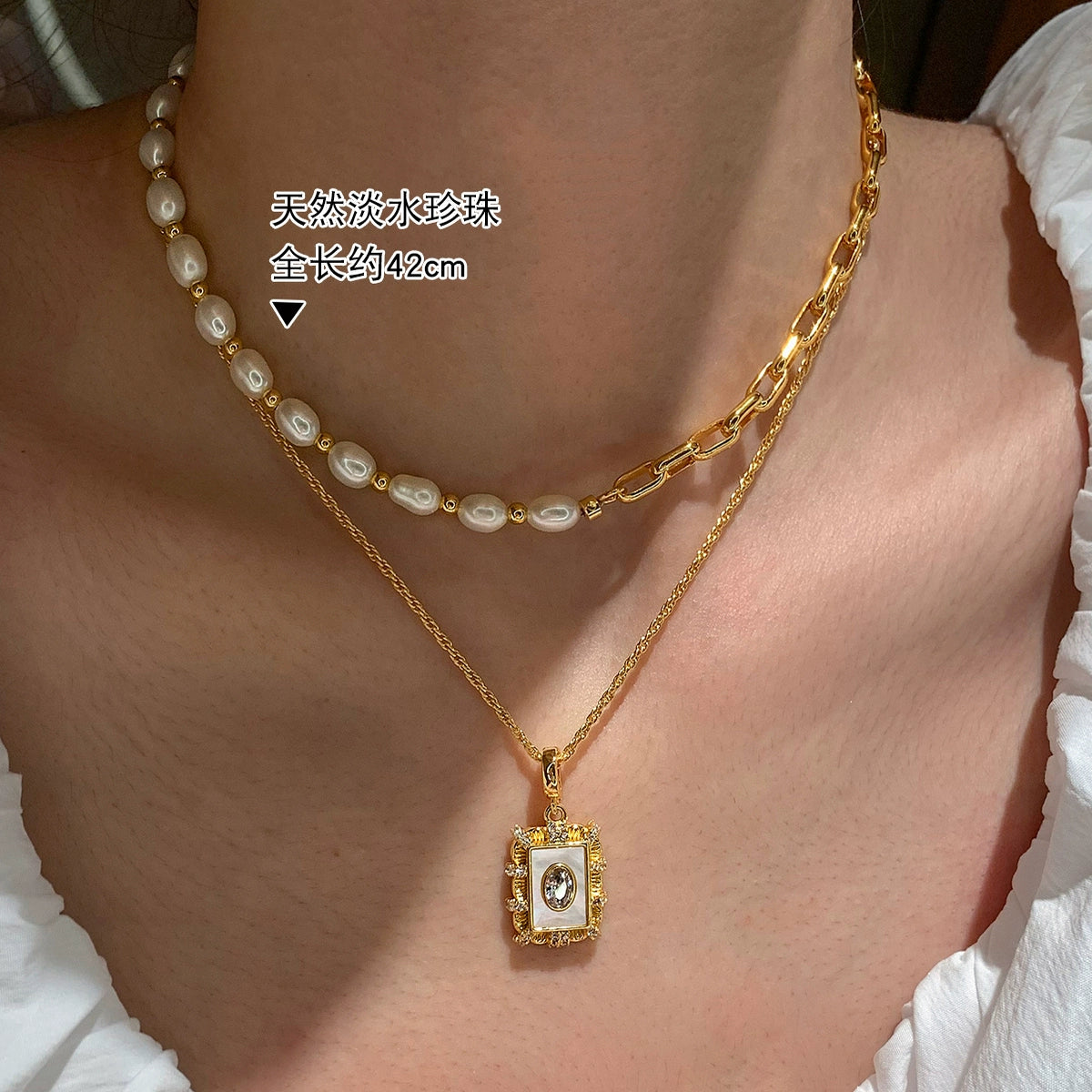 Natural white fritillary necklace women's accessories light luxury niche high sense suitable for summer European and American retro medieval collarbone chain