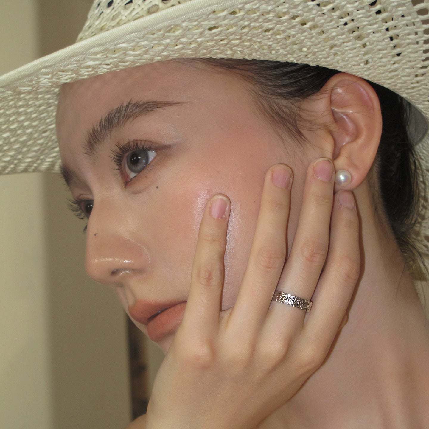 Super bright! Crushed ice ice ring women's light luxury niche high-end hammer pattern design index finger middle finger ring finger hand jewelry