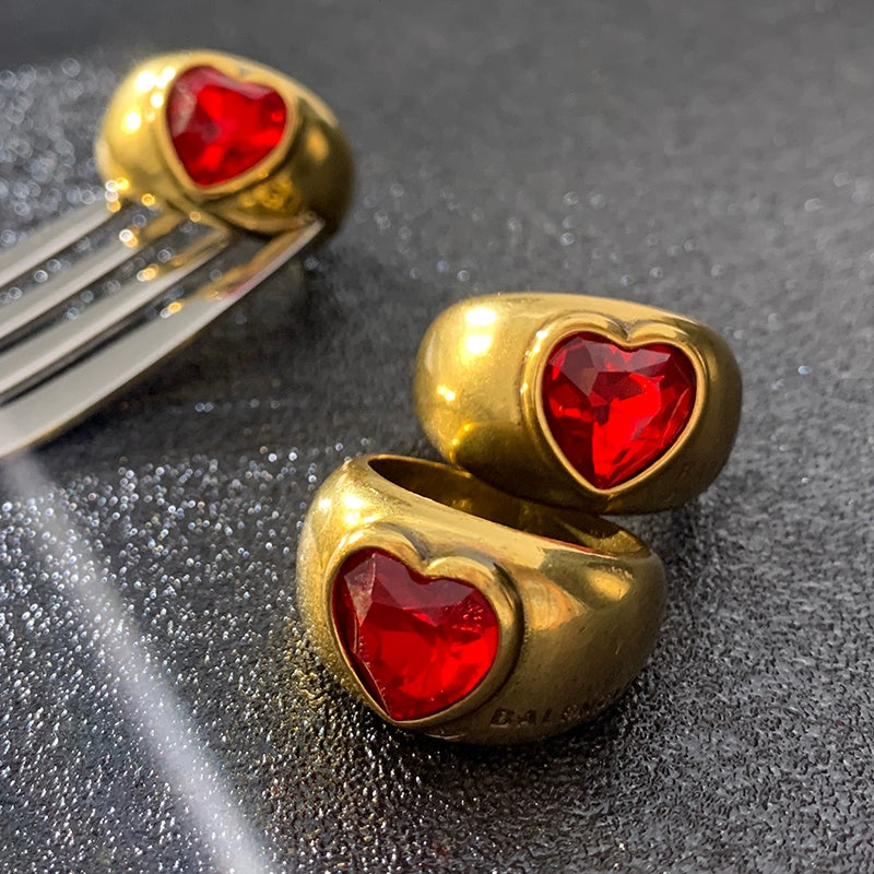 European and American ins retro old and exaggerated unique ruby ring women's fashion personality love bronze peach heart ring