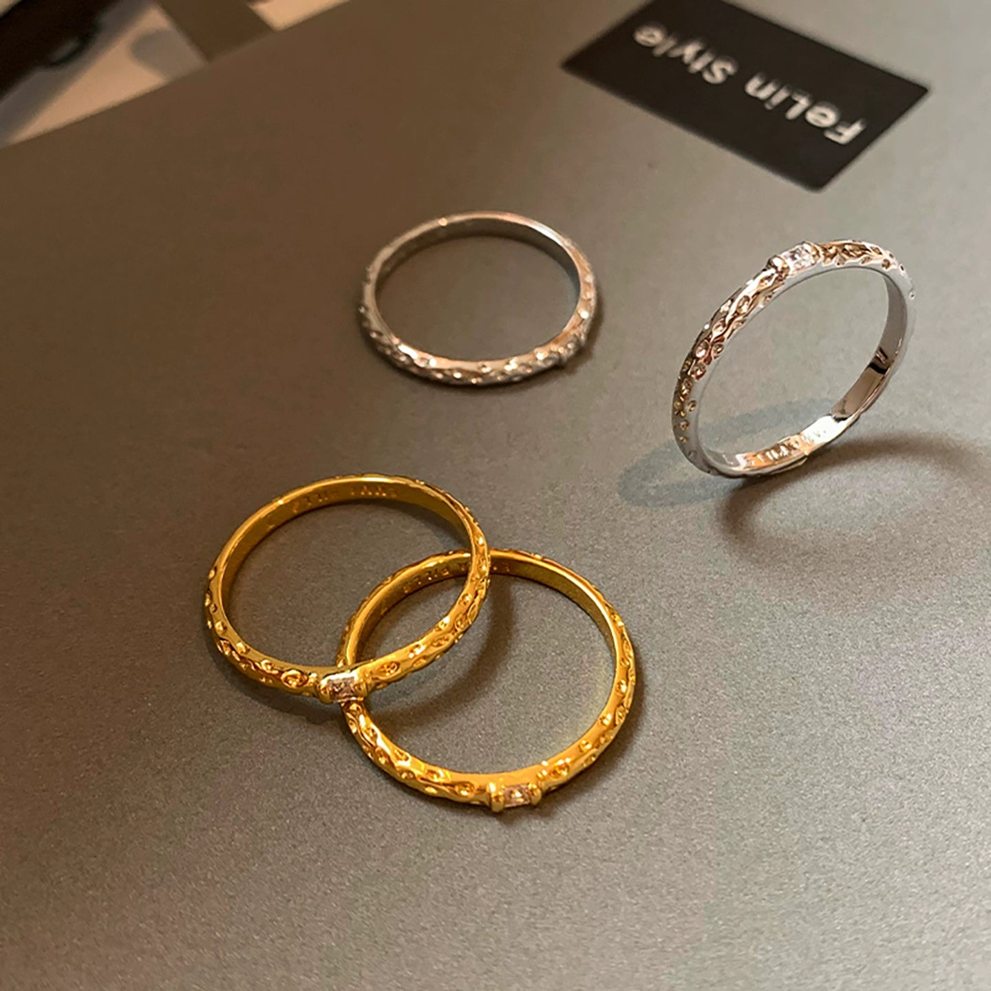 Diamond-encrusted zircon 22K gold silver small sugar cube plain ring ring women's light luxury niche high-end tail ring middle finger index finger