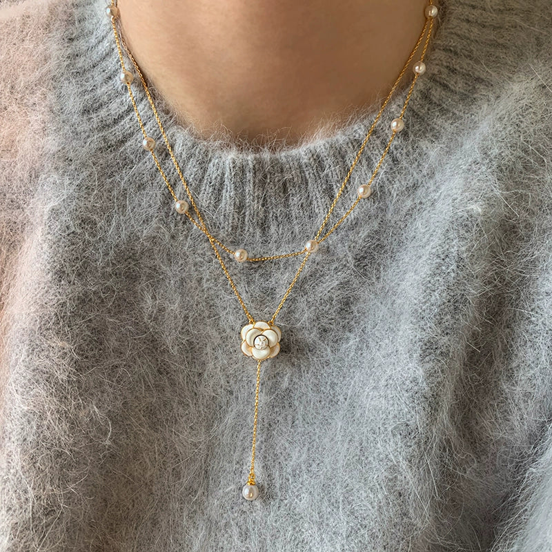 Xiaoxiangfeng retro double-layer stacked camellia pearl necklace women's high-end light luxury niche 2025 new sweater chain