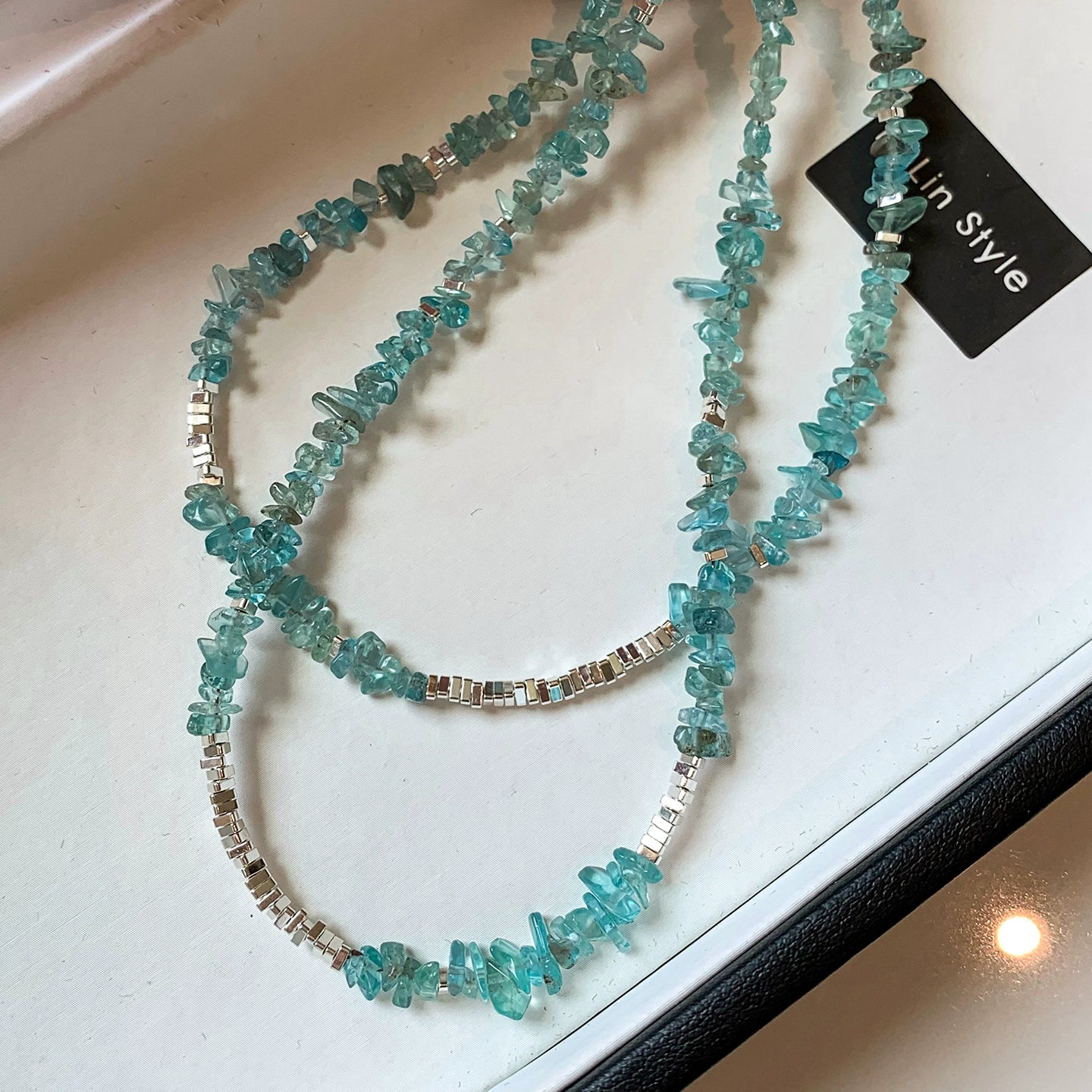 Natural green glazed crystal color broken silver necklace for women, suitable for summer seaside light luxury high-end blue-green necklace