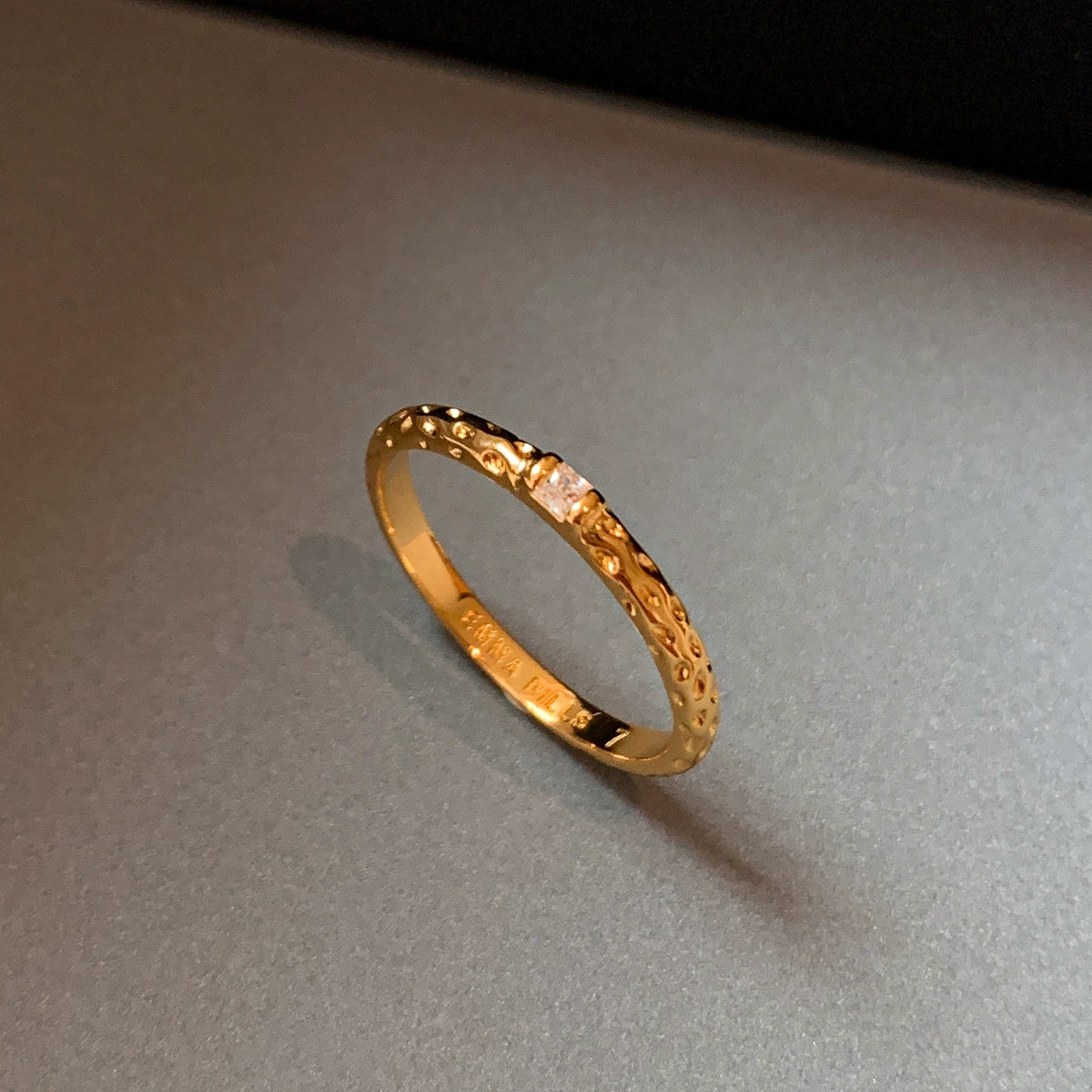 Diamond-encrusted zircon 22K gold silver small sugar cube plain ring ring women's light luxury niche high-end tail ring middle finger index finger