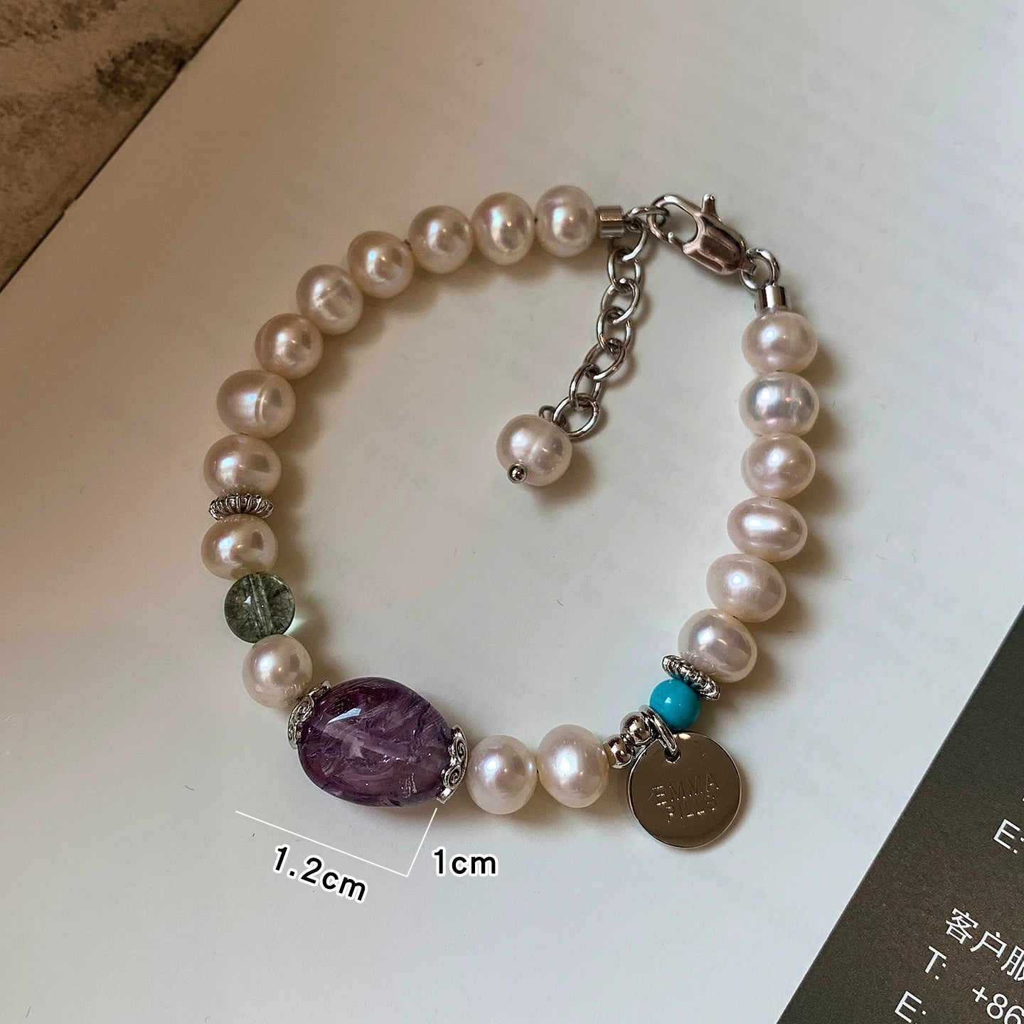 Natural white butterfly shell turquoise crystal beaded broken silver bracelet for women, suitable for summer light luxury and high-end stacking bracelet.