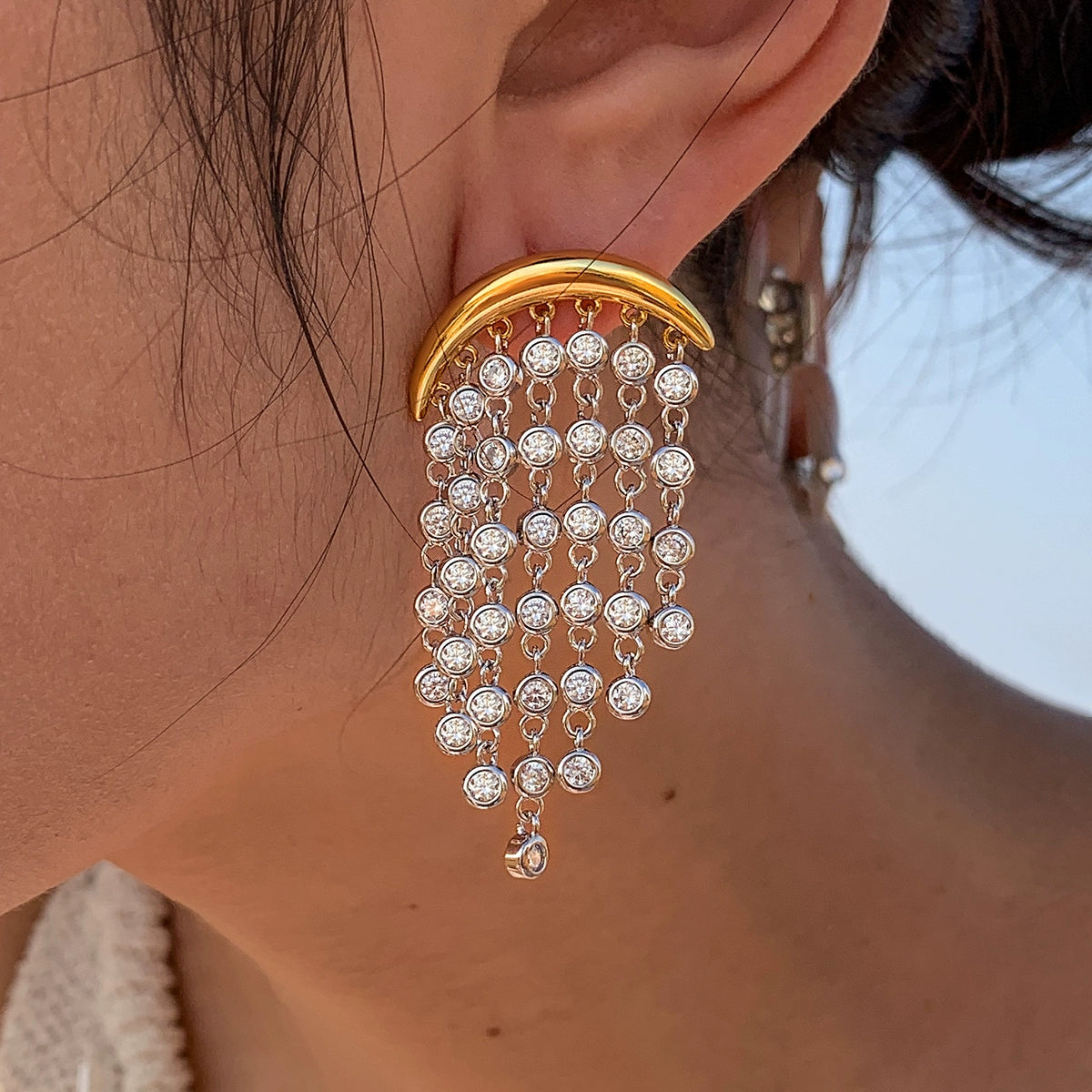 Flash! Long zircon diamond fringed earrings for women's summer square and round face, small light luxury high-end earrings.
