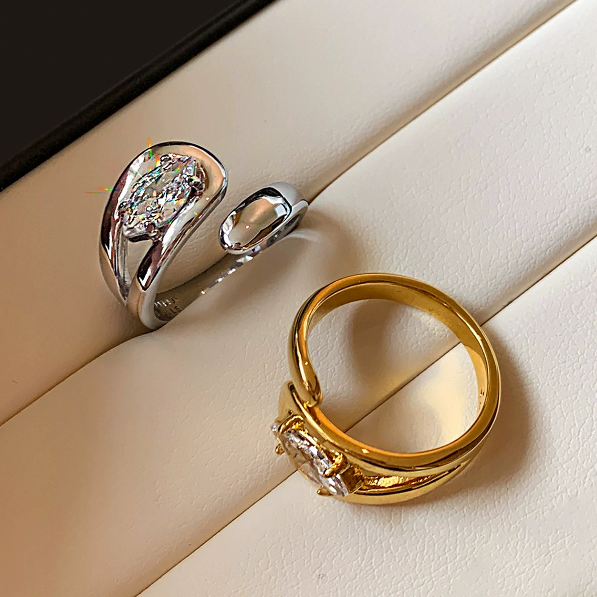 European and American exaggerated personality diamond-encrusted zircon index finger open ring women's light luxury high-end sense gold and silver do not fade and can be adjusted