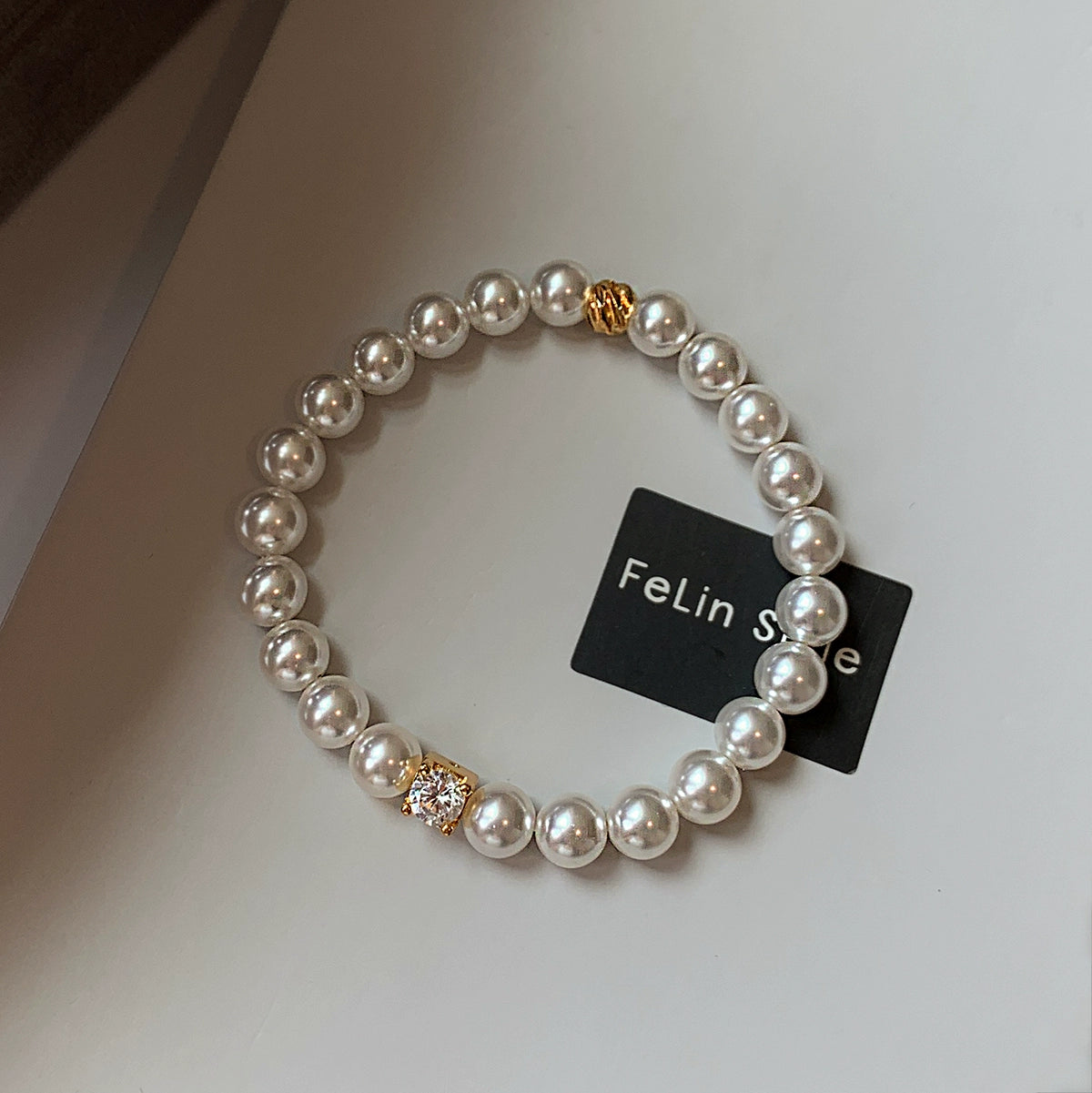 Aurora Maduo, hemp gray Australia white diamond pearl bracelet, girls light luxury exquisite niche 2025 new bracelet.