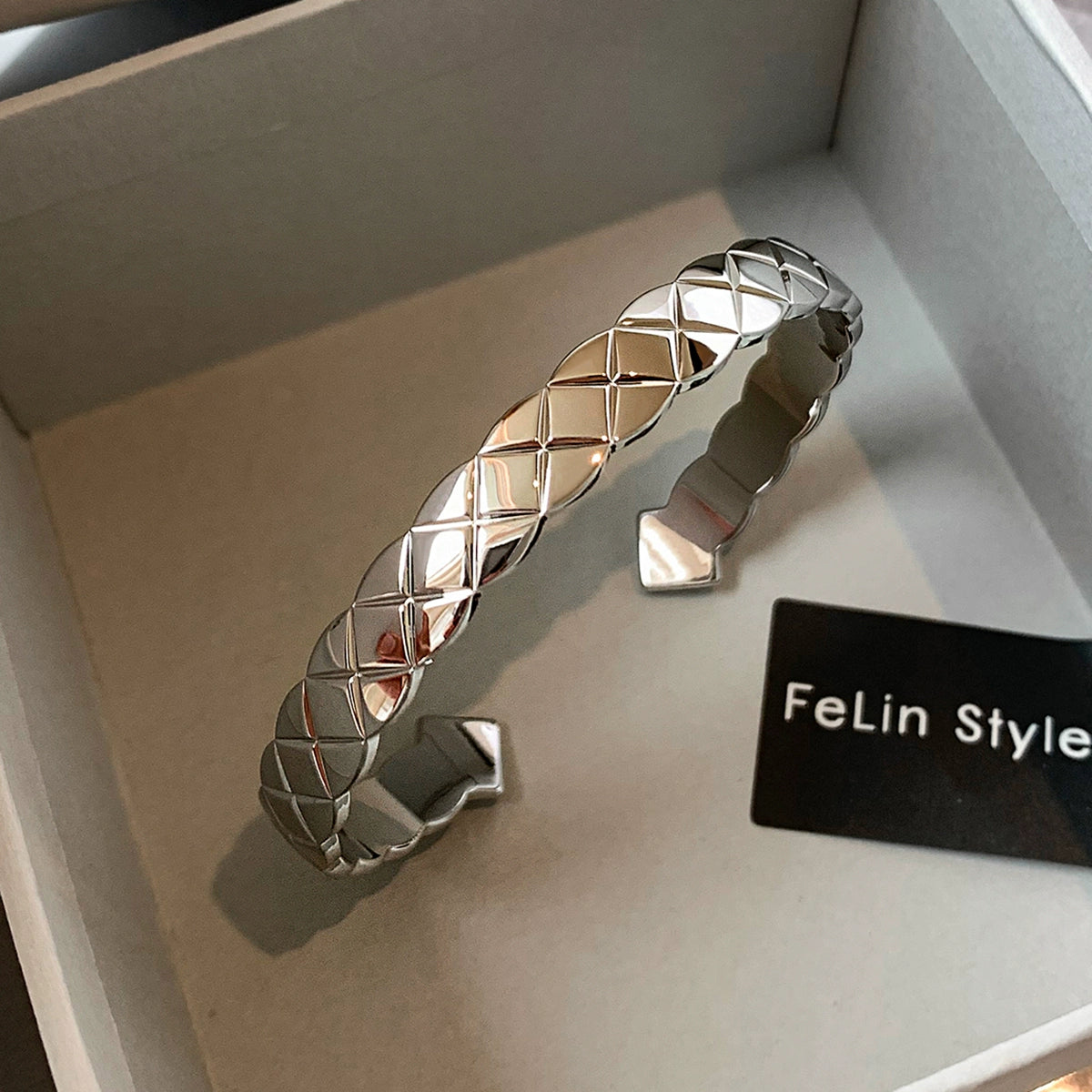 European and American Heavy Industry Xiaoxiangfeng Rose Gold Rhombus Bracelet Women's Opening Adjustable Light Luxury Premium Metal Bracelet