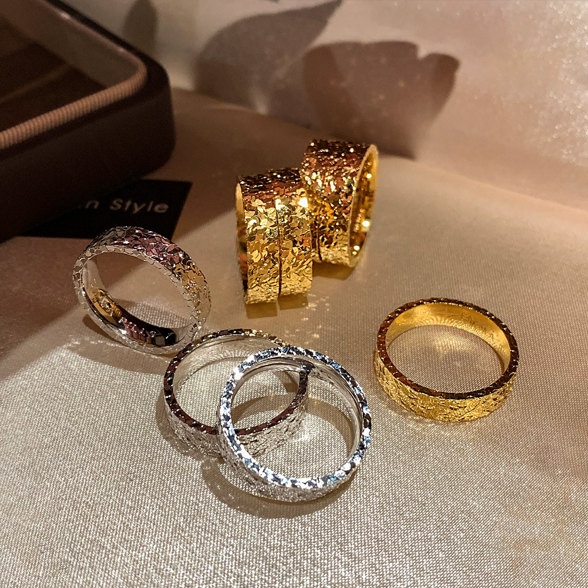 Super bright! Crushed ice ice ring women's light luxury niche high-end hammer pattern design index finger middle finger ring finger hand jewelry