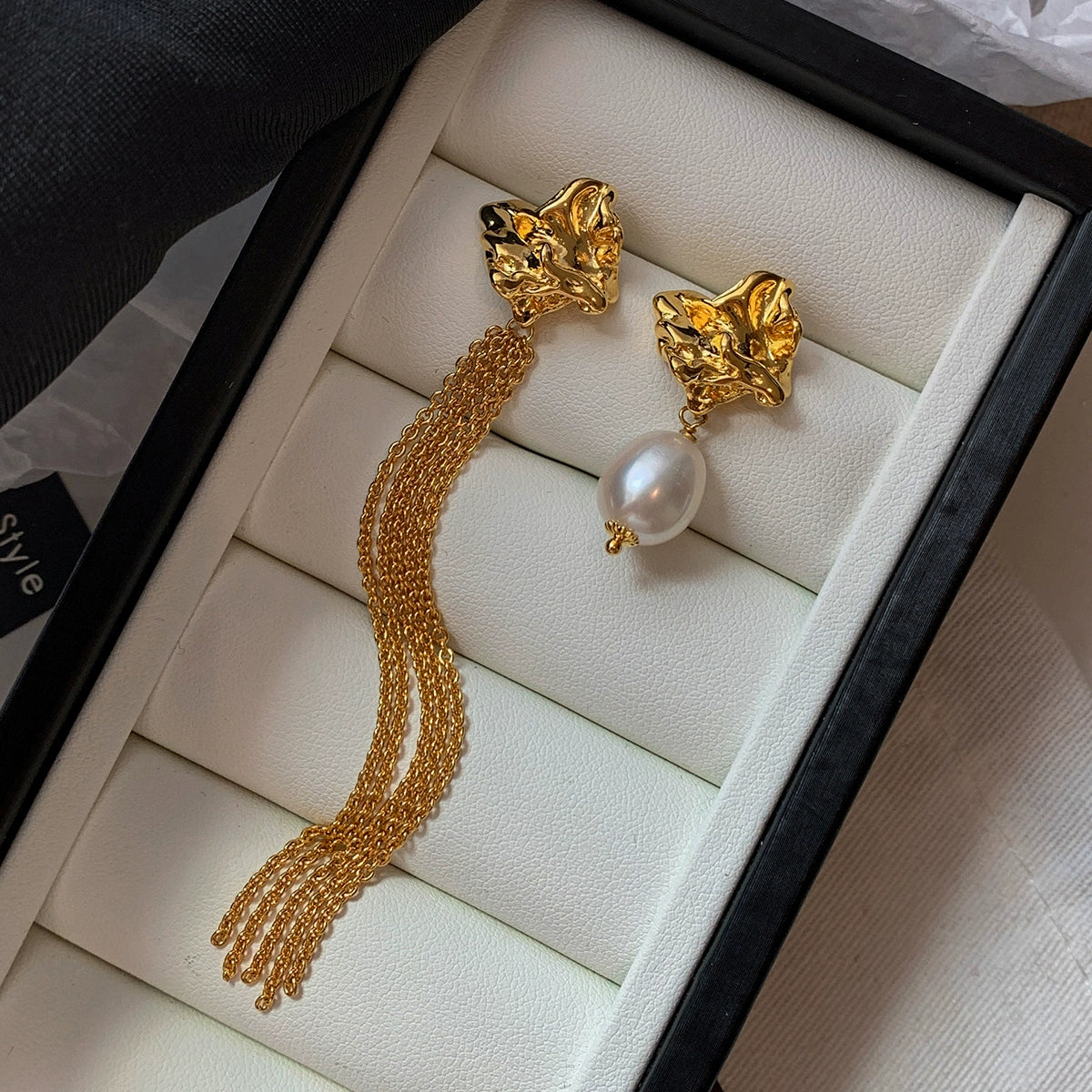 French European and American retro asymmetrical long fringed pearl earrings women's light luxury high-end niche medieval earrings earrings