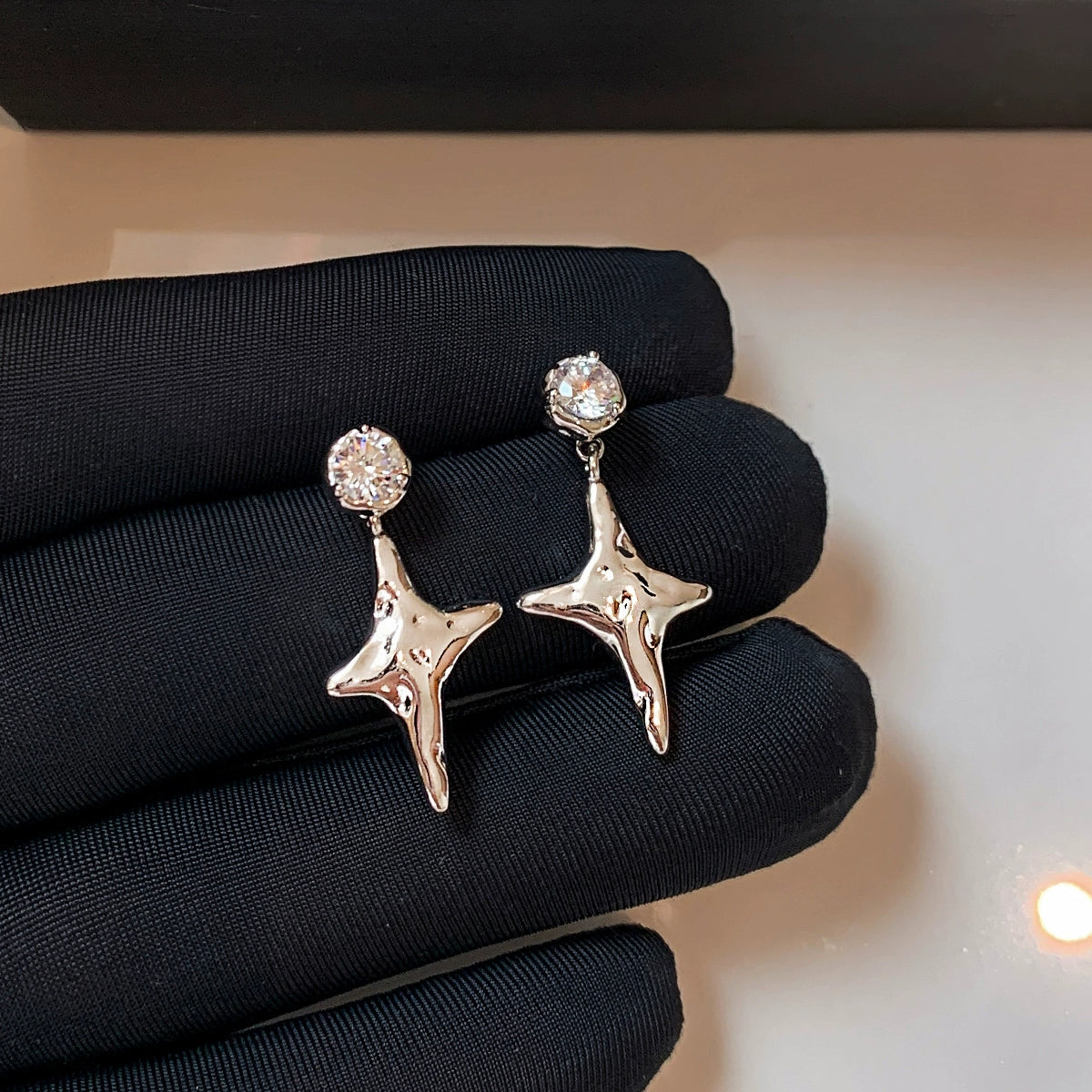 S925 sterling silver with diamonds, silver four-point star stud earrings, women's niche design sense, light luxury, high sense, cold earrings