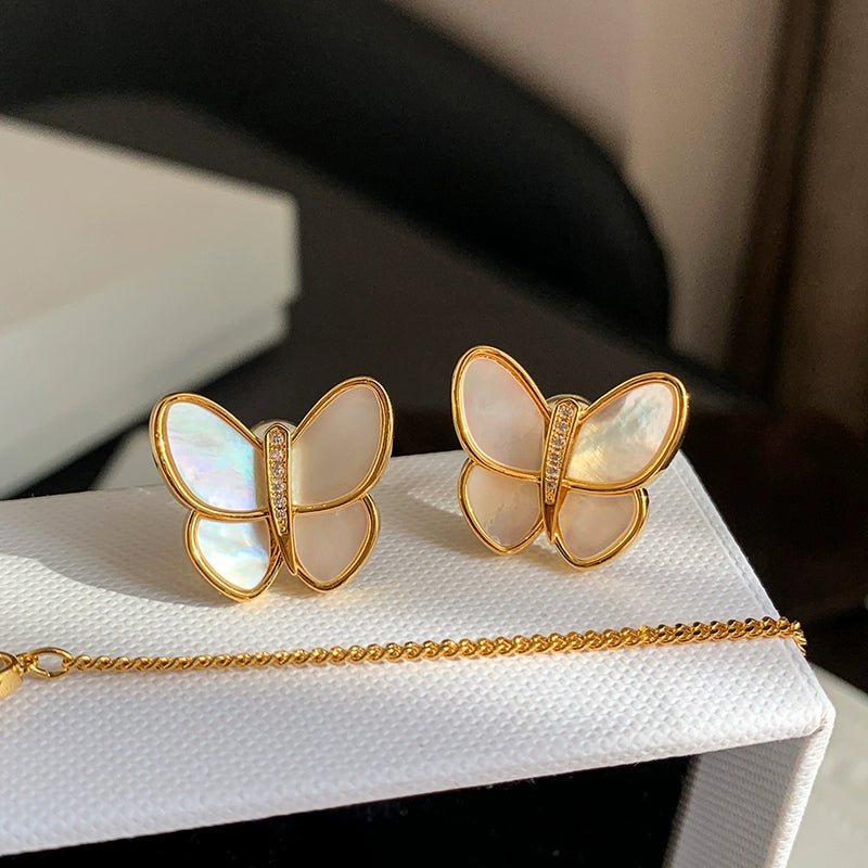 Natural white fritillary butterfly necklace women's high-end 2025 new popular light luxury niche high-end retro sweater chain