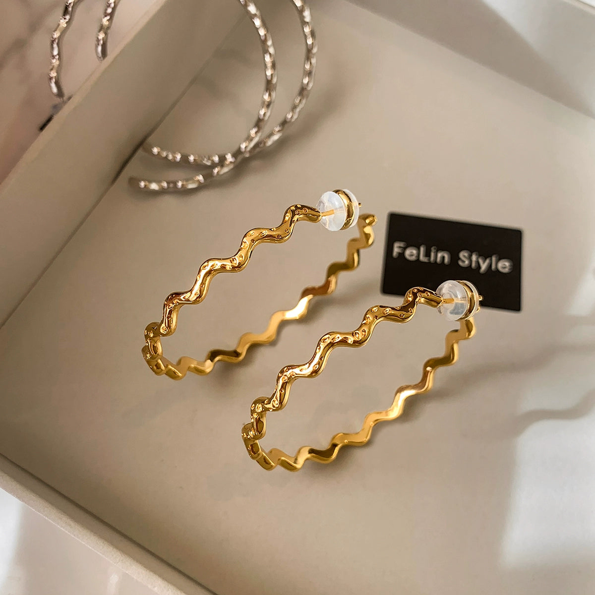 Exaggerated personalized metal wave diamond-set large circle earrings women's 2025 new light luxury high-end circle earrings