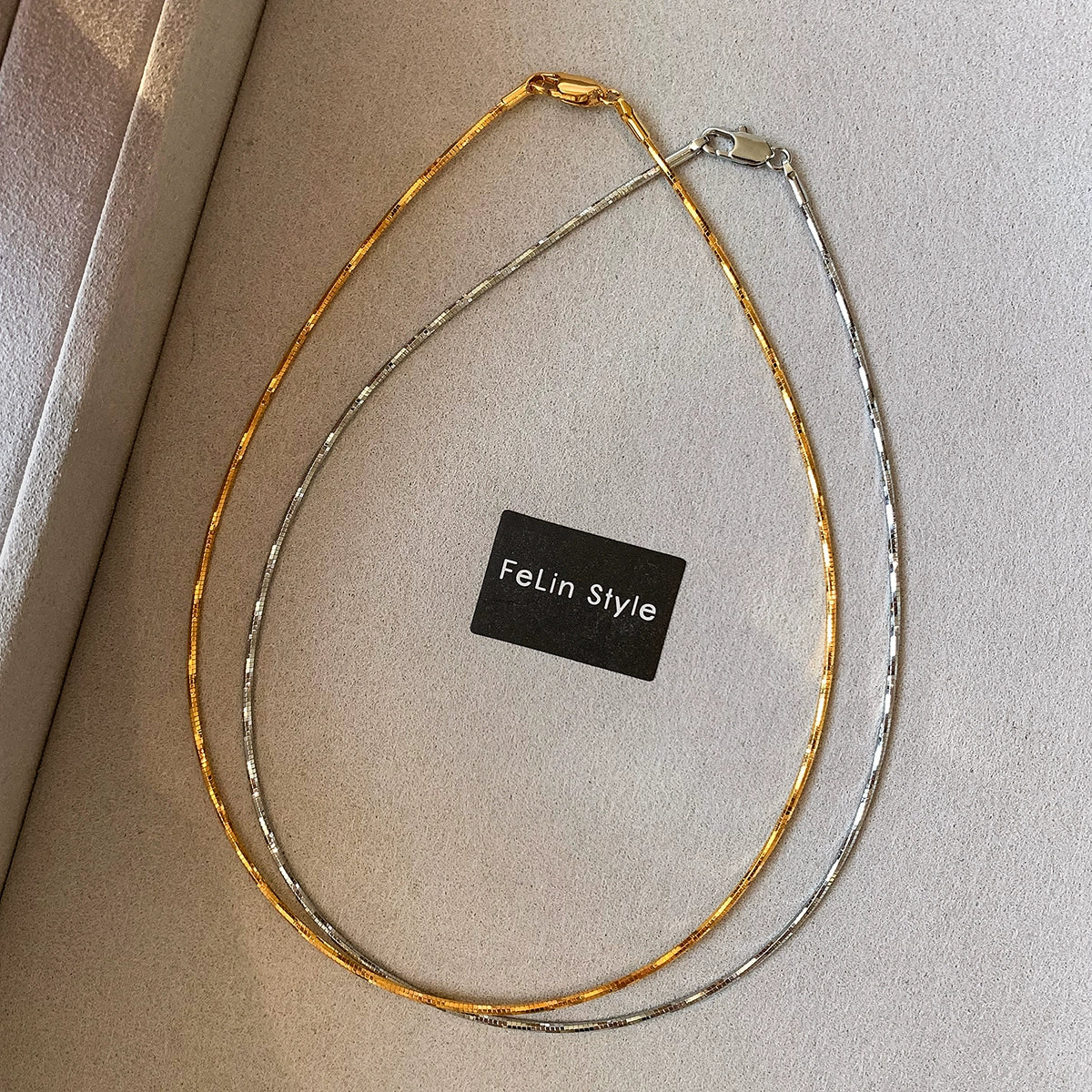 European and American minimalist gold and silver pigment chain snake bone necklace women's accessories light luxury high-end double-layer stacked collarbone chain neck chain