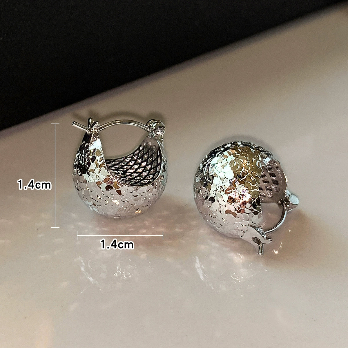 Silver crushed ice ice ball ear buckle women's cold sense temperament light luxury niche high sense 2025 new earrings earrings
