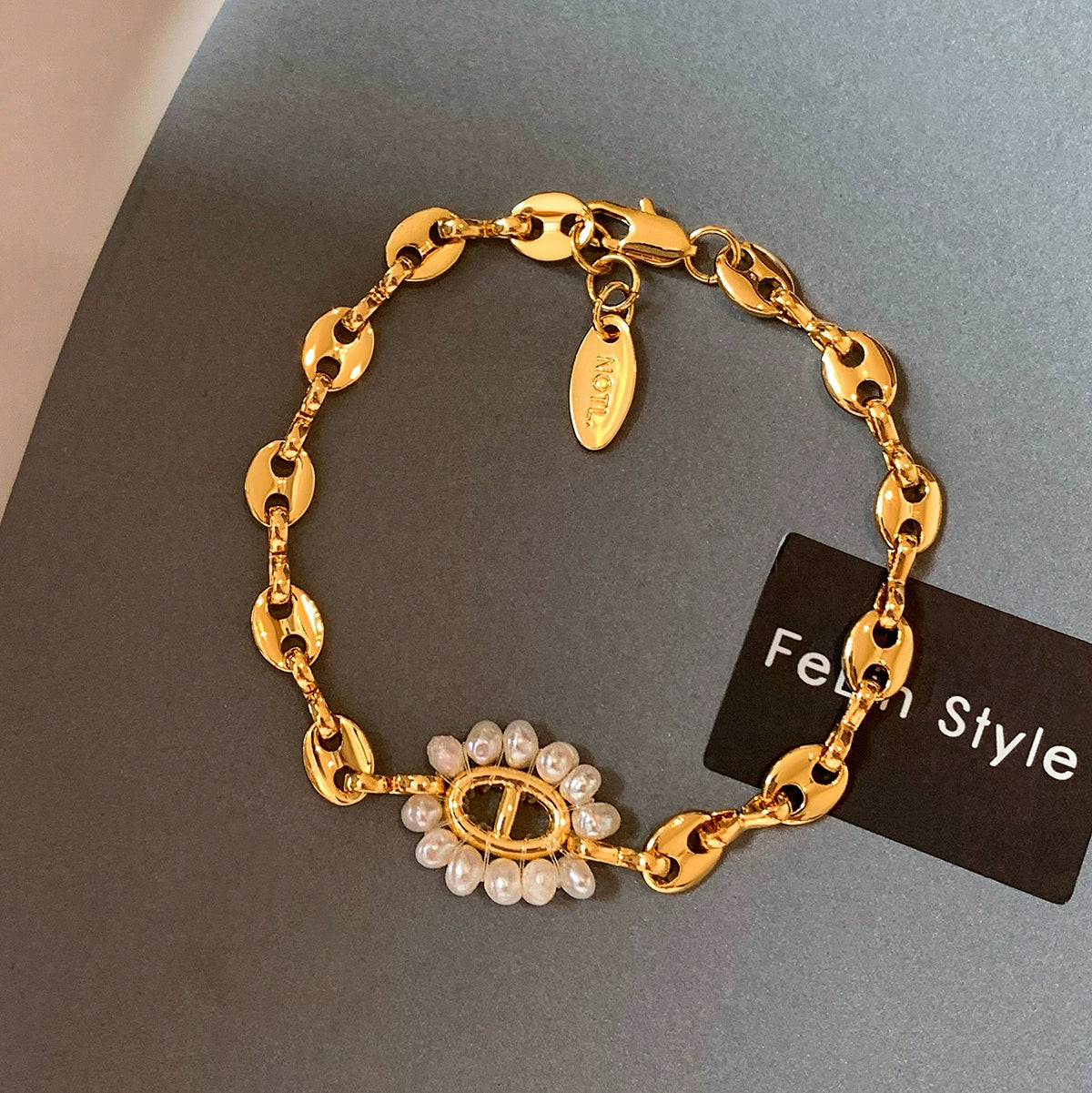 Natural freshwater pearl pig nose bracelet for women, suitable for summer vacation style light luxury exquisite fashion high-end bracelet