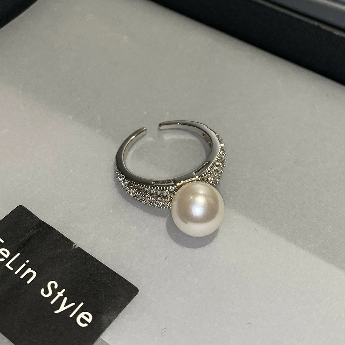 French Australian white gray pearl ring women's opening adjustable 2025 new high-end niche exquisite index finger middle finger